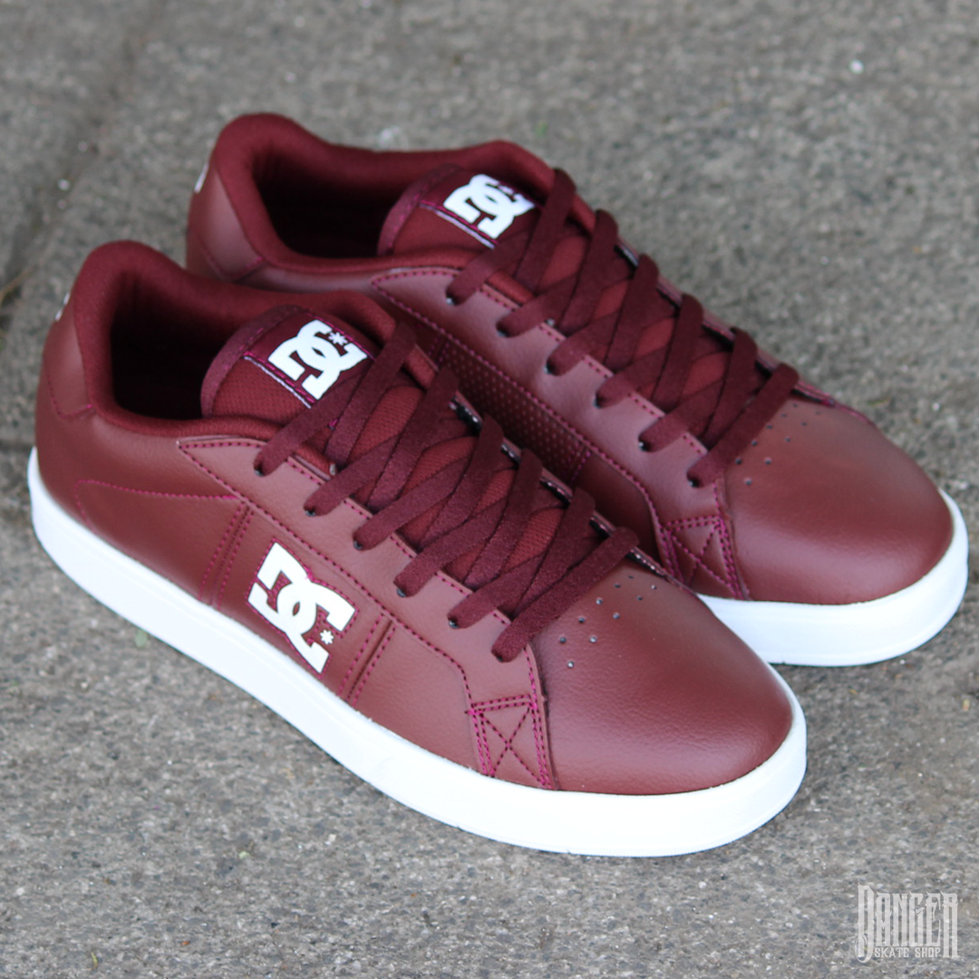 Tenis DC Striker Burgundy