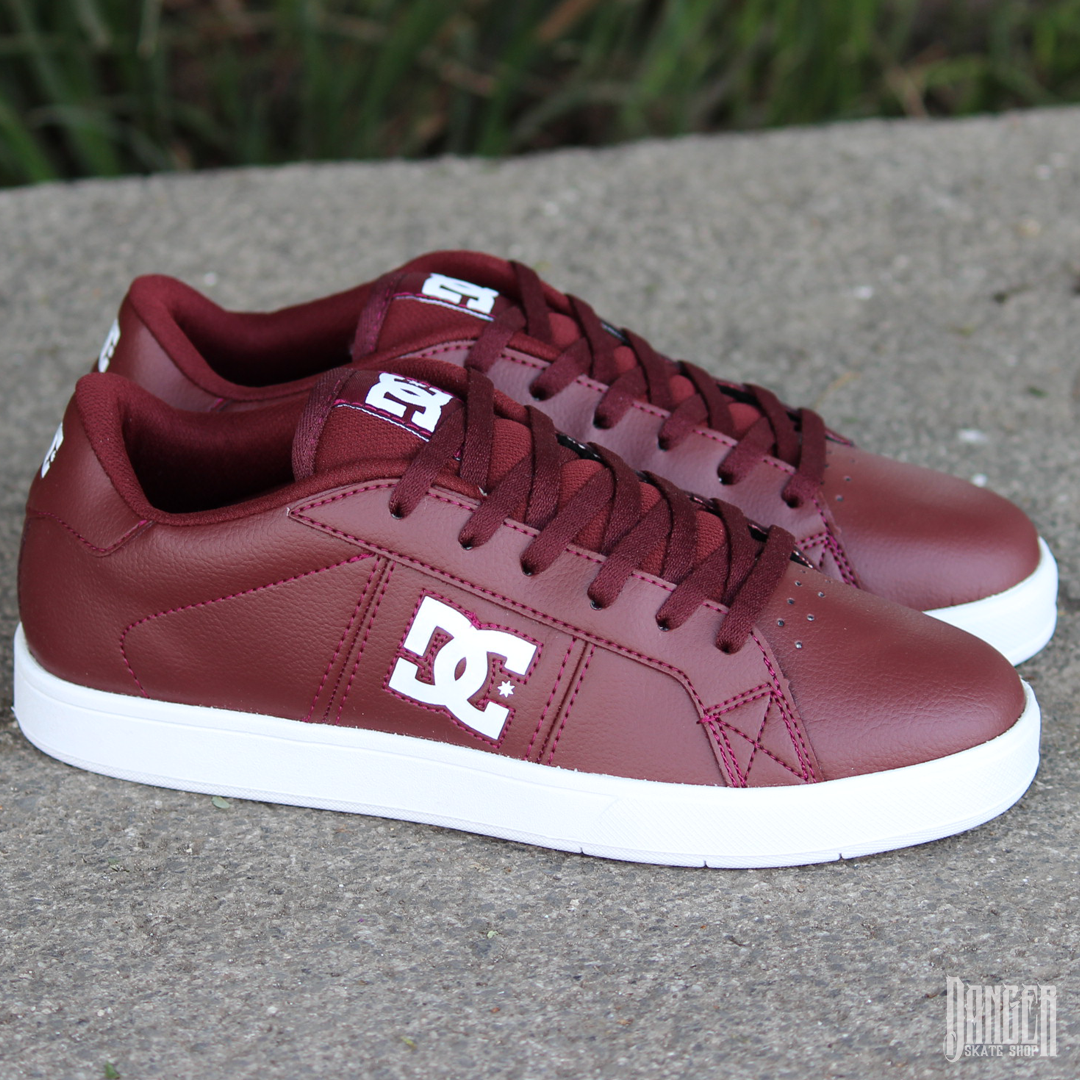 Tenis DC Striker Burgundy