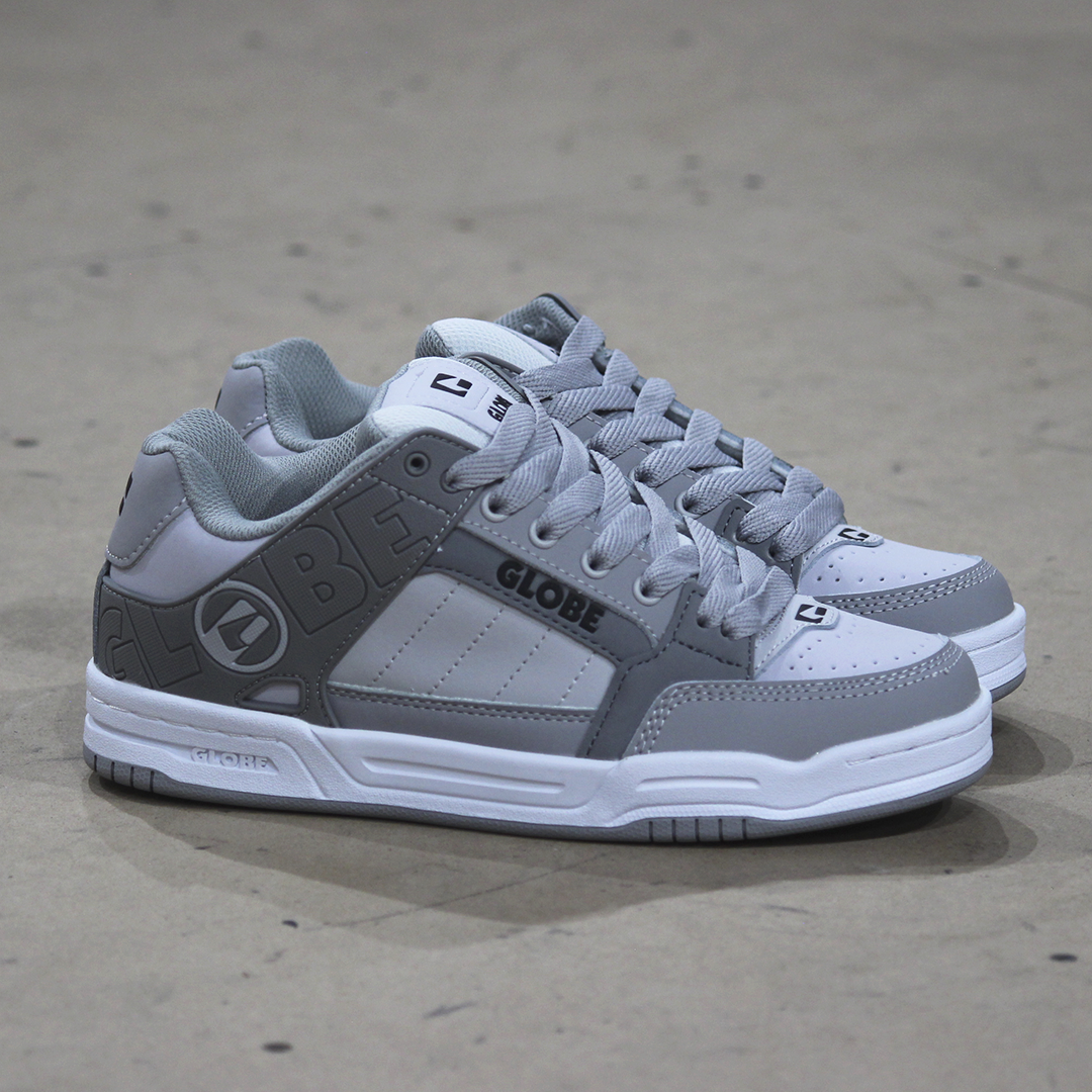 Tenis Globe Tilt Triple Grey