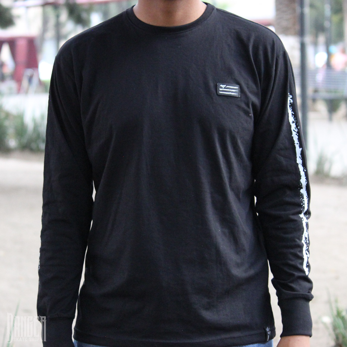 Playera Cramp Lines Black